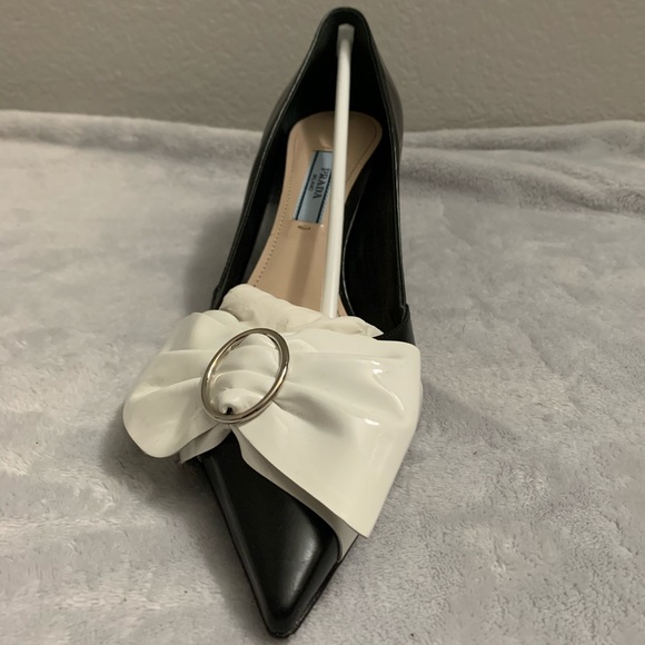 PRADA BLACK LEATHER WHITE BOW CONE HEEL PUMPS - Picture 2 of 7